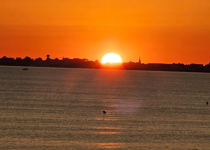 Kerlorandeevens, Face Mer, Parking 公寓 *